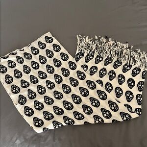 Black and White Skull Pattern Scarf